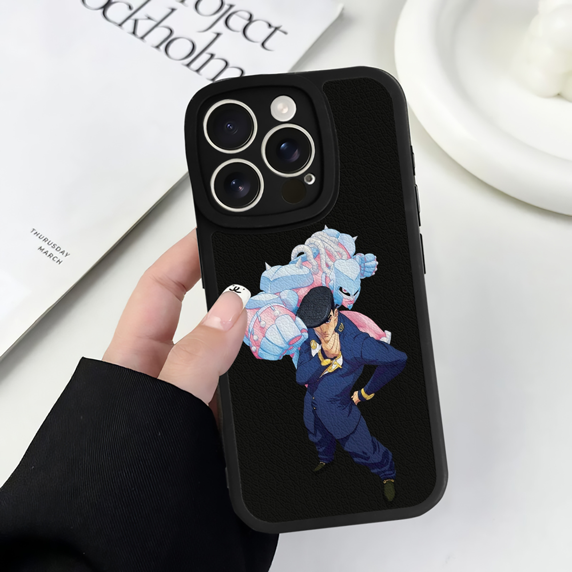 （画像用） ジョジョの奇妙な冒険 ひがしかた じょうすけ JoJo's Bizarre Adventure Higashikata Josuke 【iPhone 16シリーズ対応】シリコンスマホケース（レザー調） 材質：シリコン